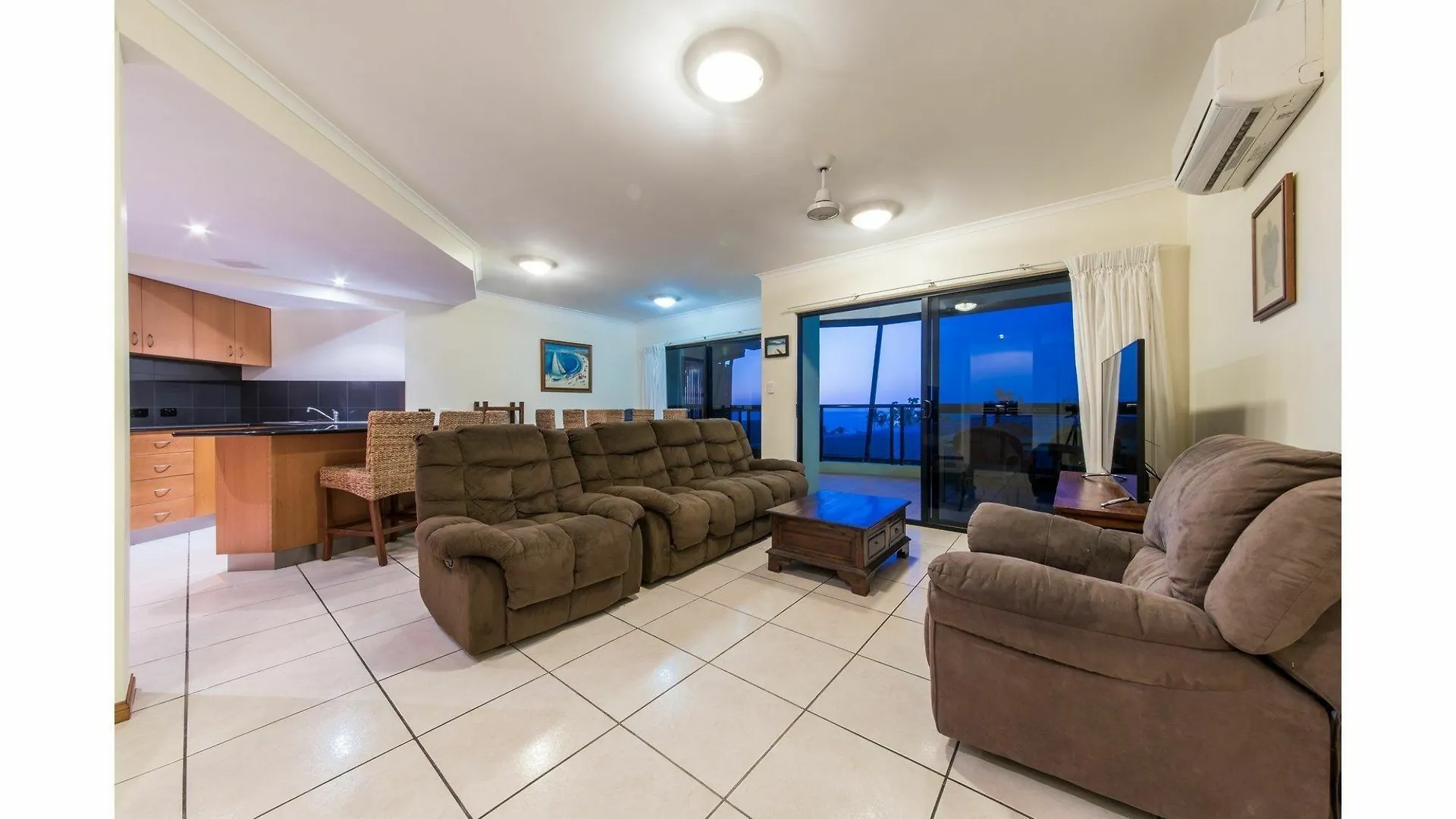 Paradise Penthouse At Waves Airlie Beach