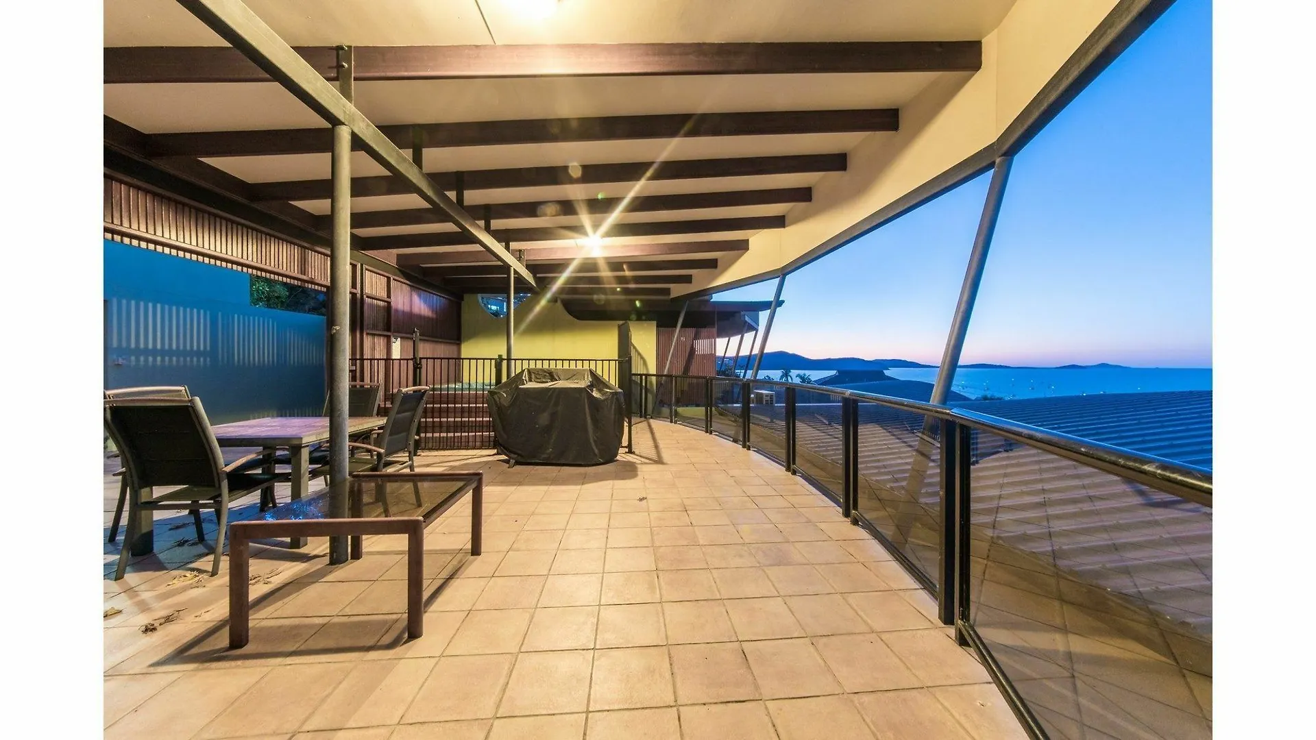 Paradise Penthouse At Waves Airlie Beach 0*,