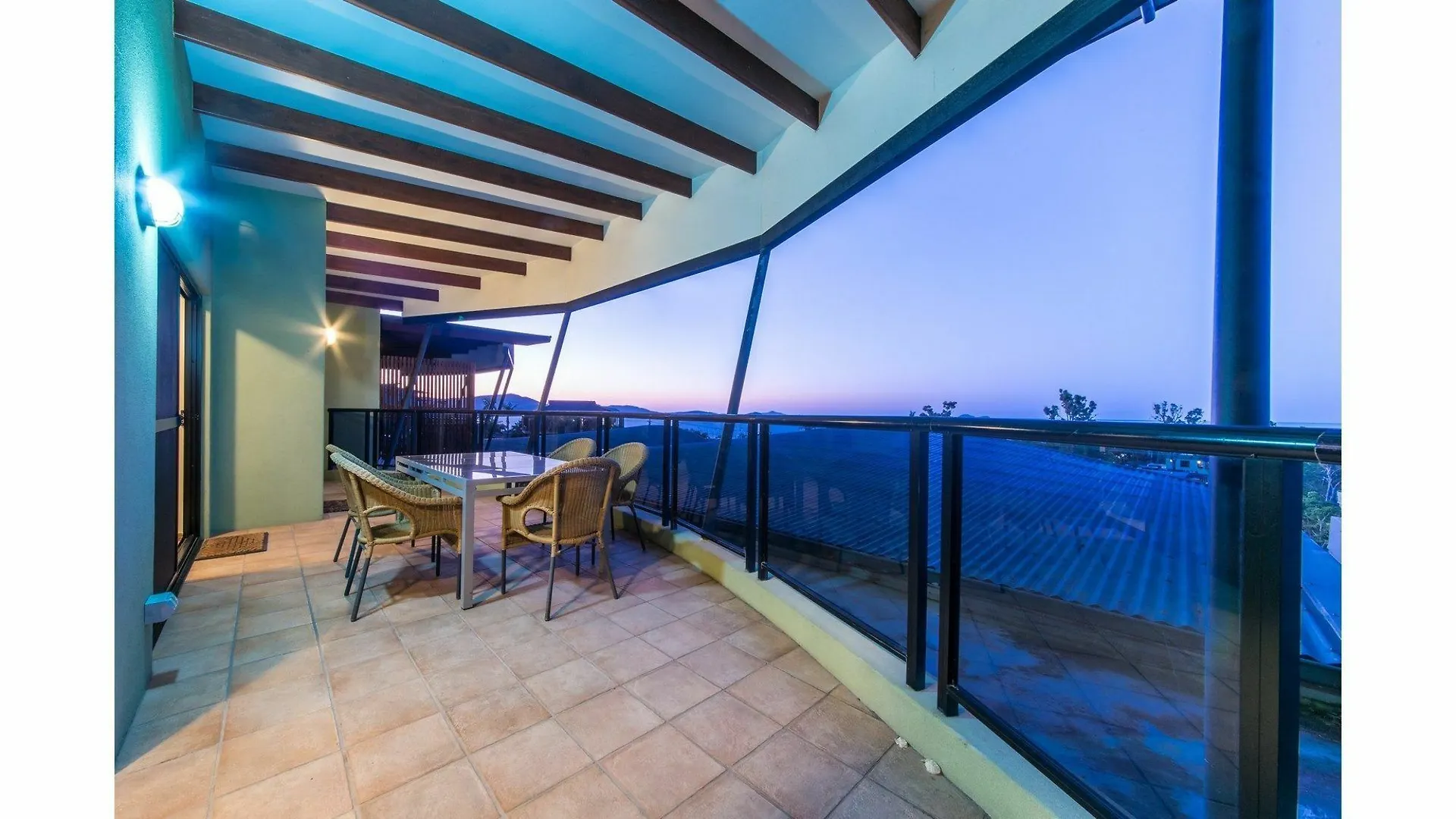 Paradise Penthouse At Waves Airlie Beach Appartement